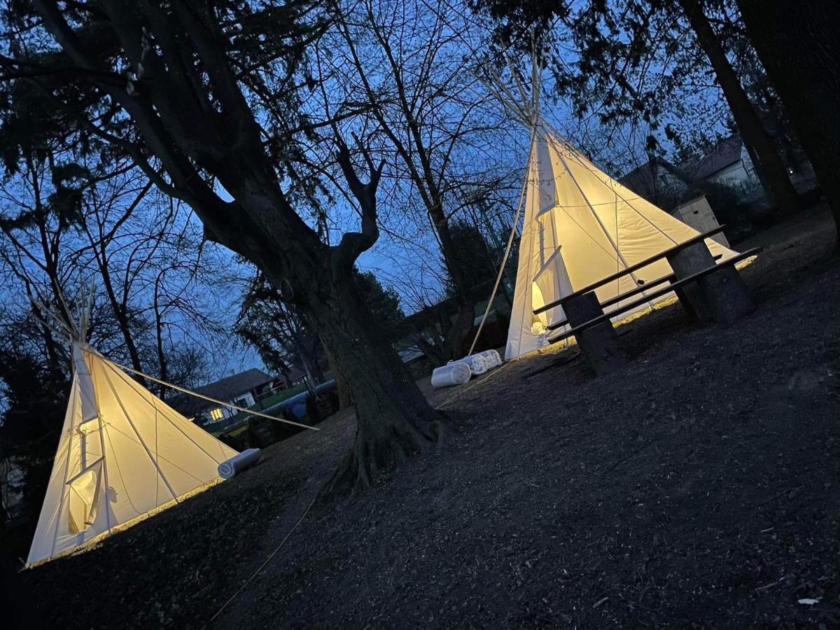 Chateau Moravany - Apartmany, Teepee A Wellness Ronow an der Doubrava Exterior foto