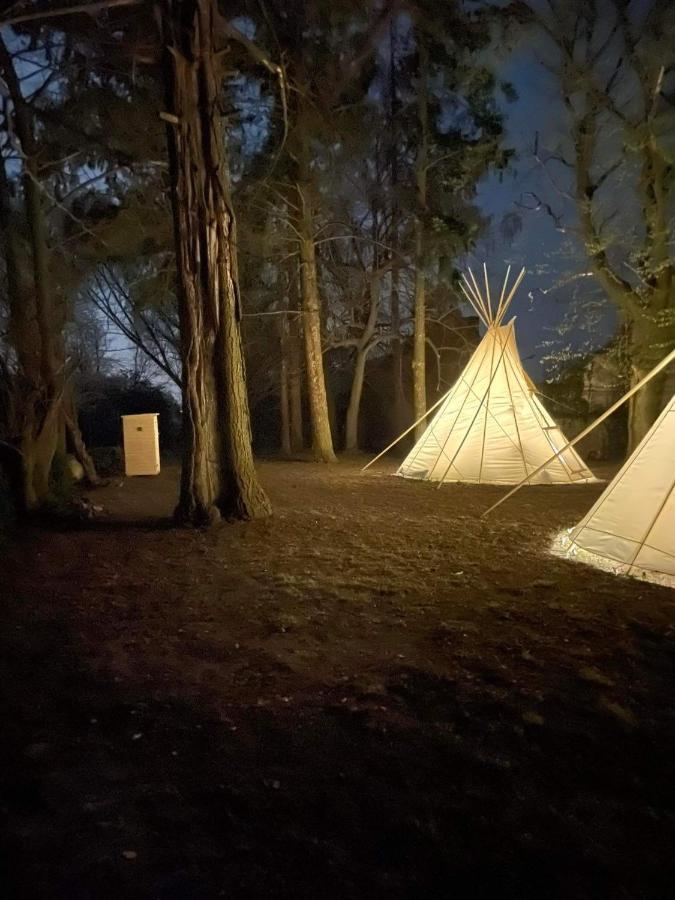 Chateau Moravany - Apartmany, Teepee A Wellness Ronow an der Doubrava Exterior foto
