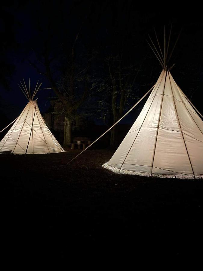 Chateau Moravany - Apartmany, Teepee A Wellness Ronow an der Doubrava Exterior foto