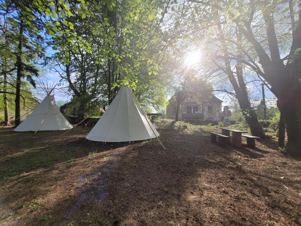 Chateau Moravany - Apartmany, Teepee A Wellness Ronow an der Doubrava Exterior foto