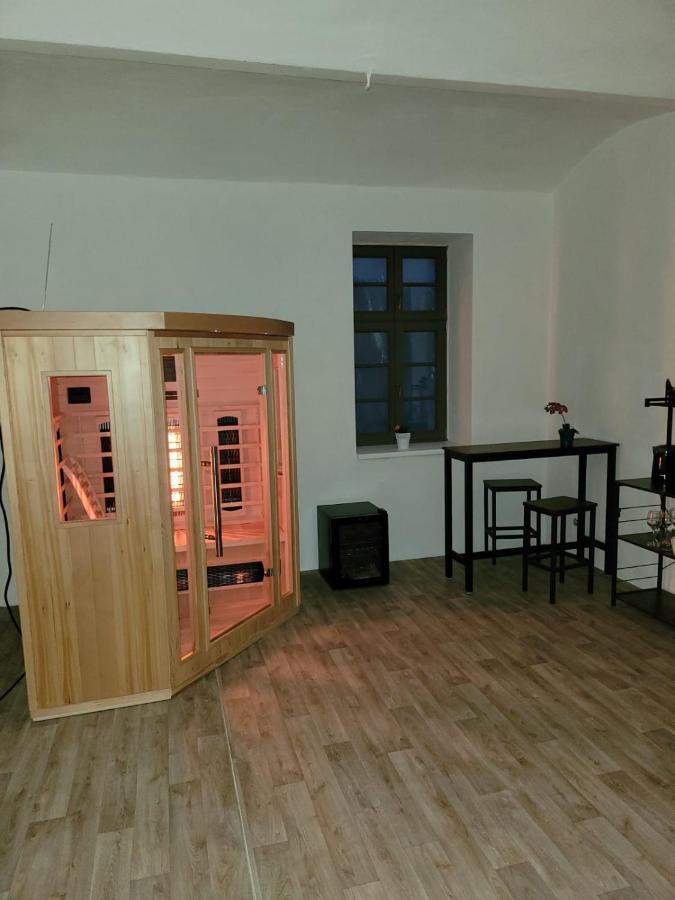 Chateau Moravany - Apartmany, Teepee A Wellness Ronow an der Doubrava Exterior foto