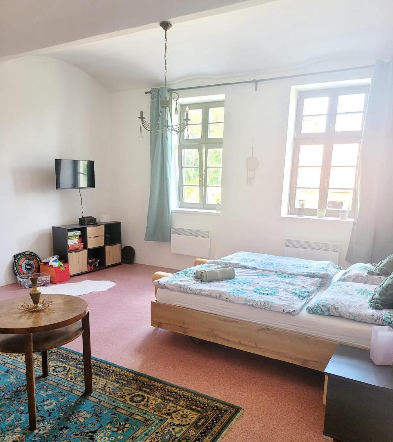 Chateau Moravany - Apartmany, Teepee A Wellness Ronow an der Doubrava Exterior foto