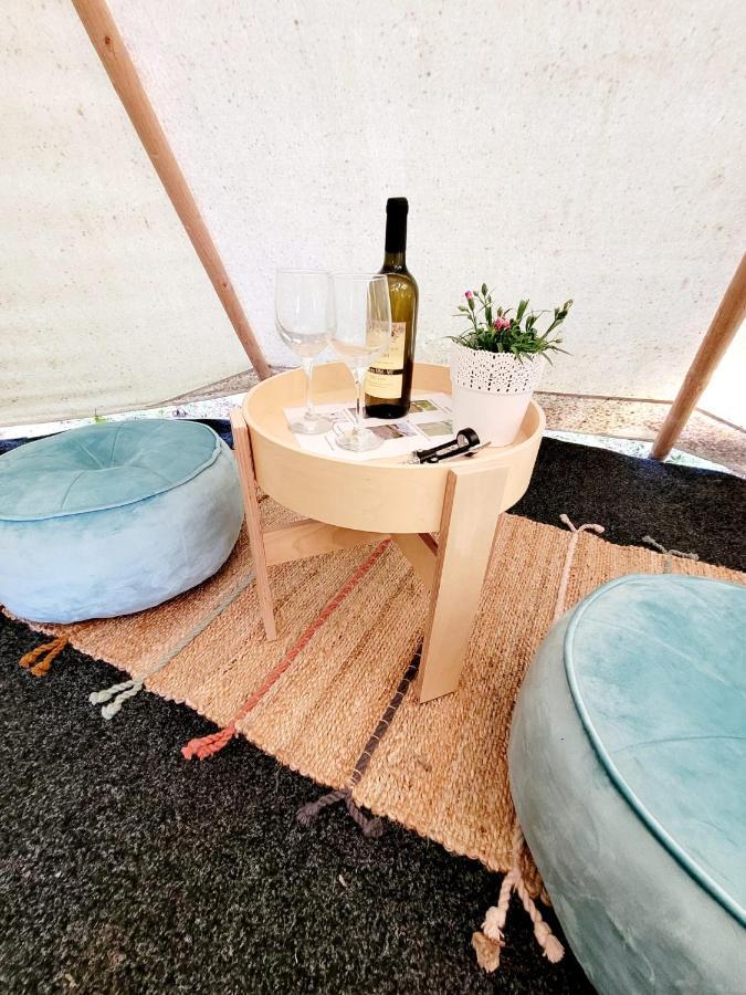 Chateau Moravany - Apartmany, Teepee A Wellness Ronow an der Doubrava Exterior foto