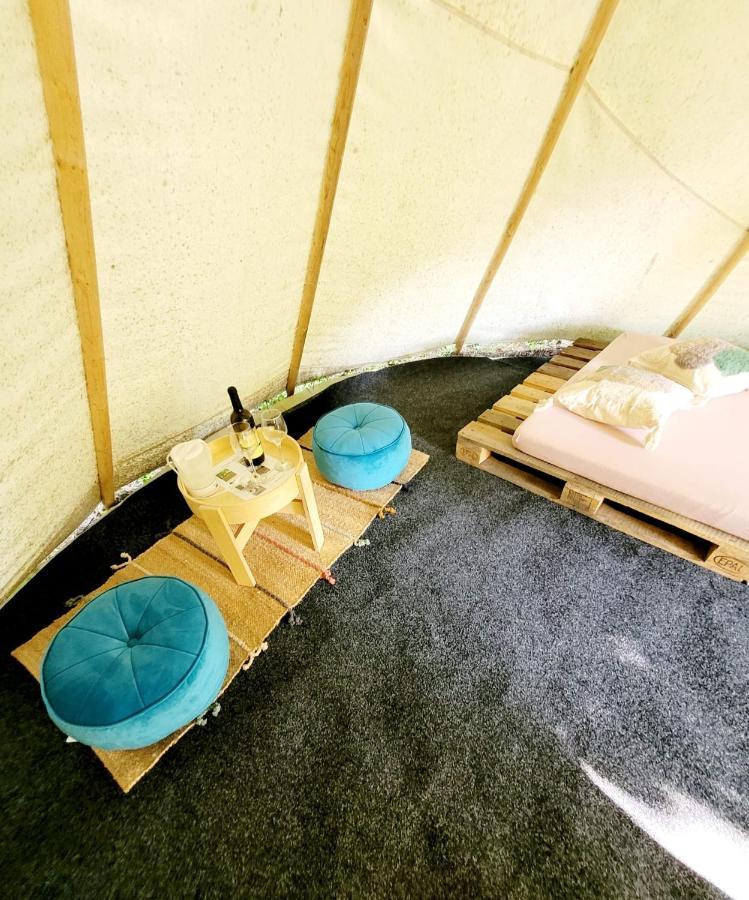 Chateau Moravany - Apartmany, Teepee A Wellness Ronow an der Doubrava Exterior foto