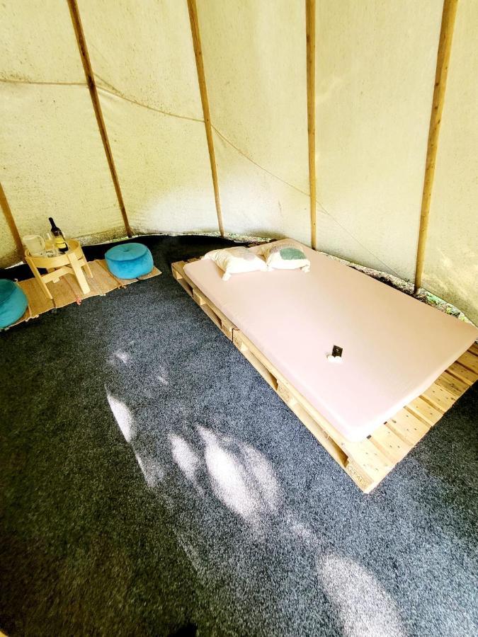 Chateau Moravany - Apartmany, Teepee A Wellness Ronow an der Doubrava Exterior foto