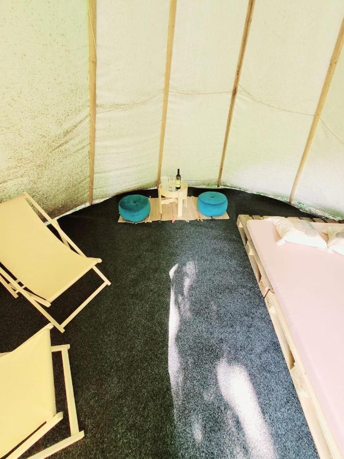 Chateau Moravany - Apartmany, Teepee A Wellness Ronow an der Doubrava Exterior foto