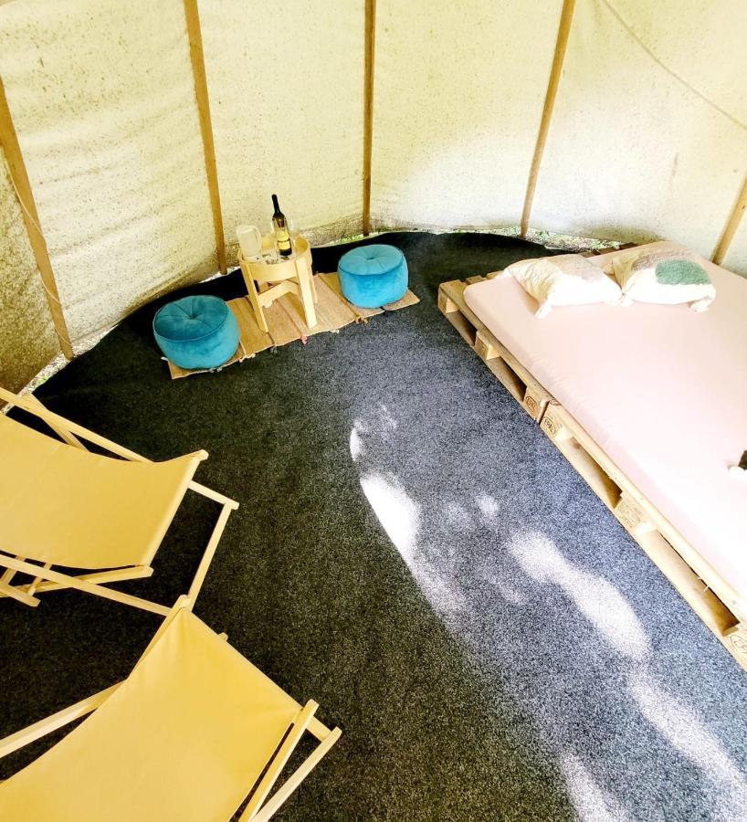Chateau Moravany - Apartmany, Teepee A Wellness Ronow an der Doubrava Exterior foto
