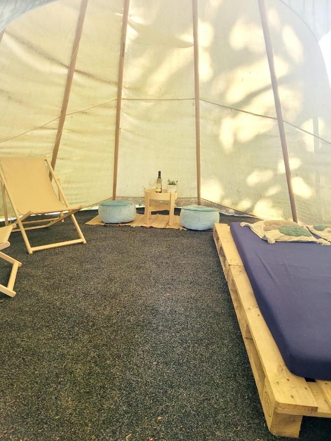 Chateau Moravany - Apartmany, Teepee A Wellness Ronow an der Doubrava Exterior foto