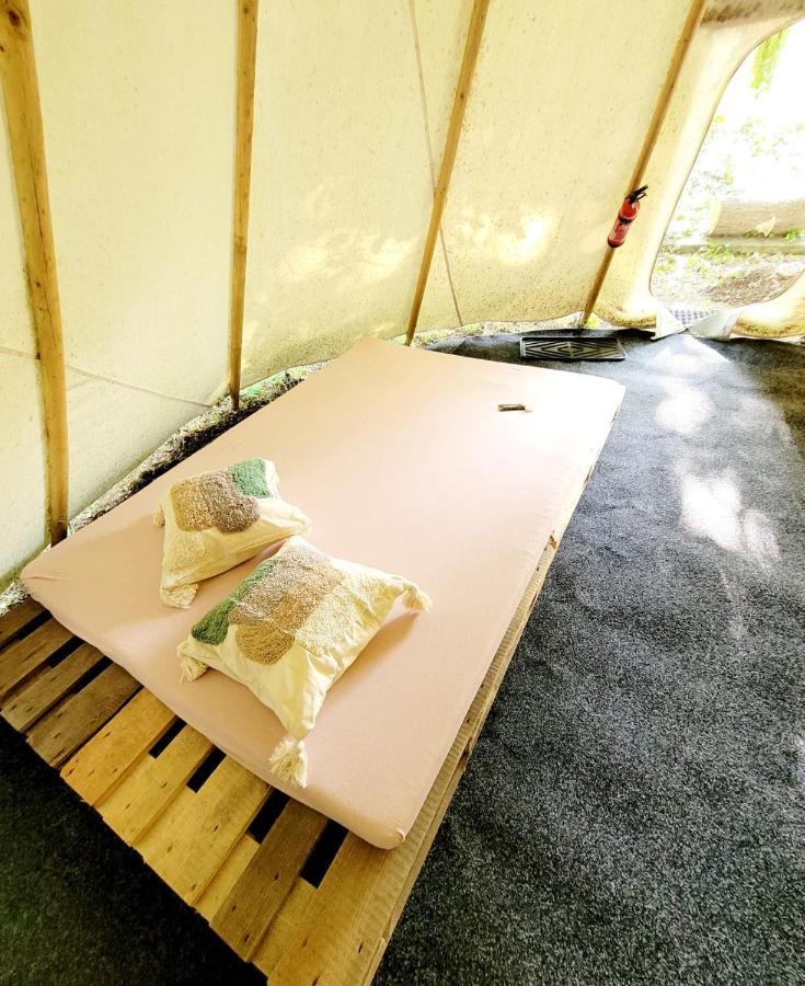 Chateau Moravany - Apartmany, Teepee A Wellness Ronow an der Doubrava Exterior foto