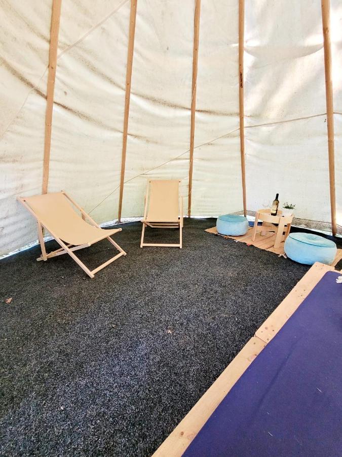 Chateau Moravany - Apartmany, Teepee A Wellness Ronow an der Doubrava Exterior foto